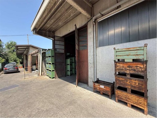 locale commerciale in vendita a Gemonio