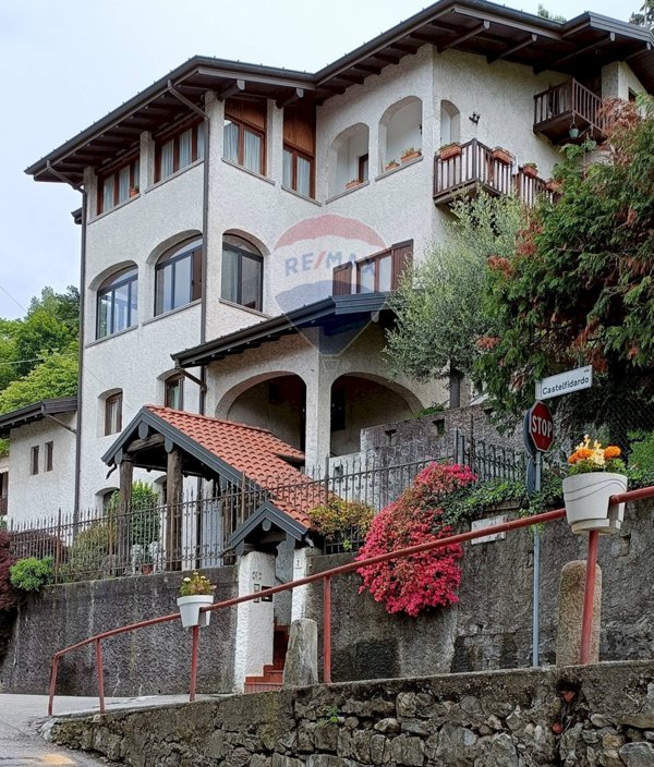 casa indipendente in vendita a Gemonio
