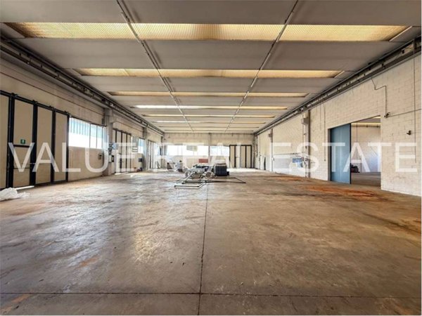 locale di sgombero in vendita a Gemonio