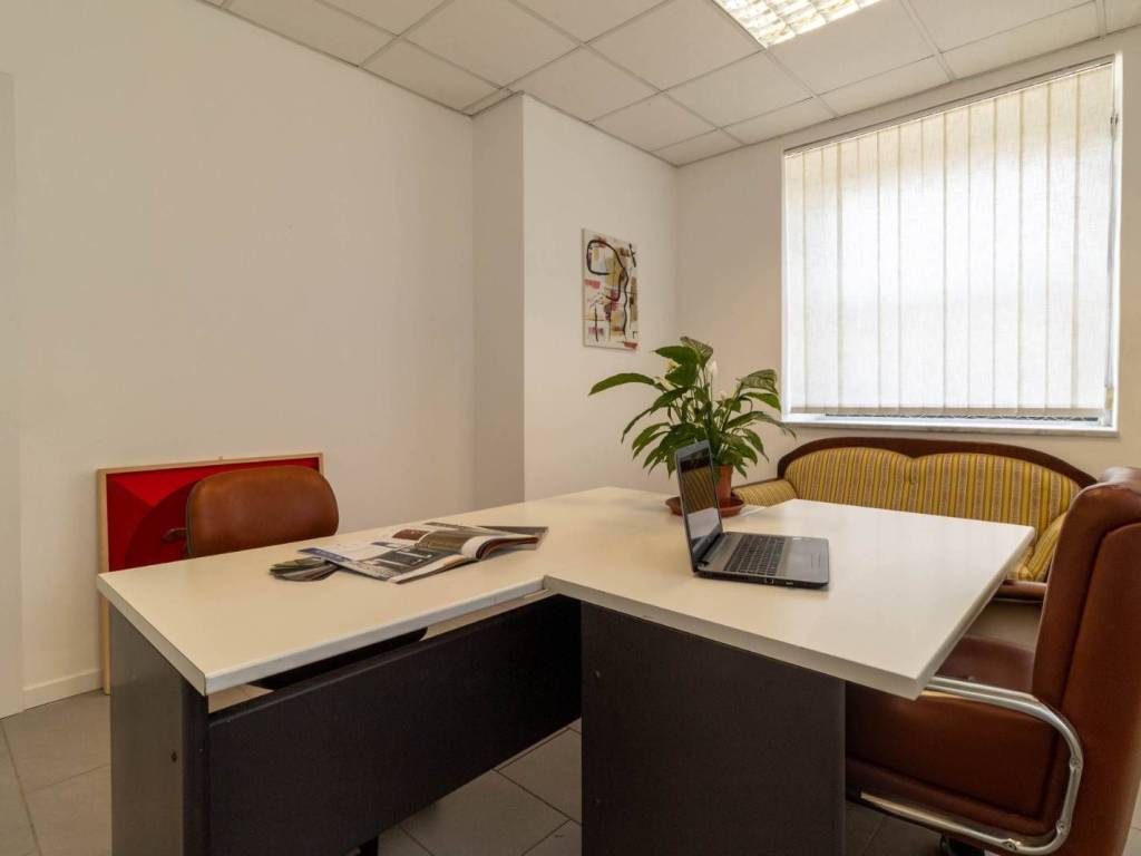 negozio in vendita a Gemonio