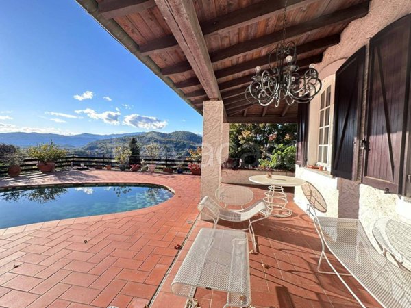 casa indipendente in vendita a Gemonio