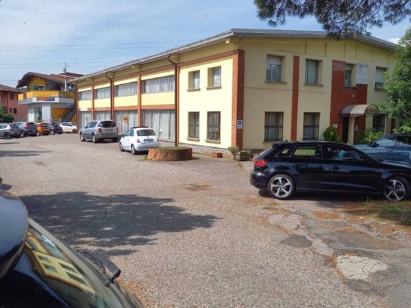 negozio in vendita a Gemonio