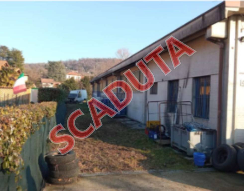 locale commerciale in vendita a Gemonio