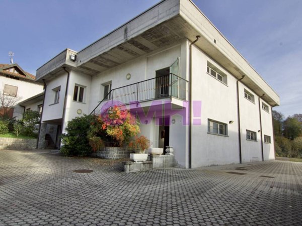 negozio in vendita a Gemonio