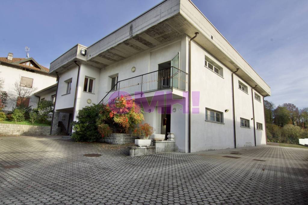 negozio in vendita a Gemonio