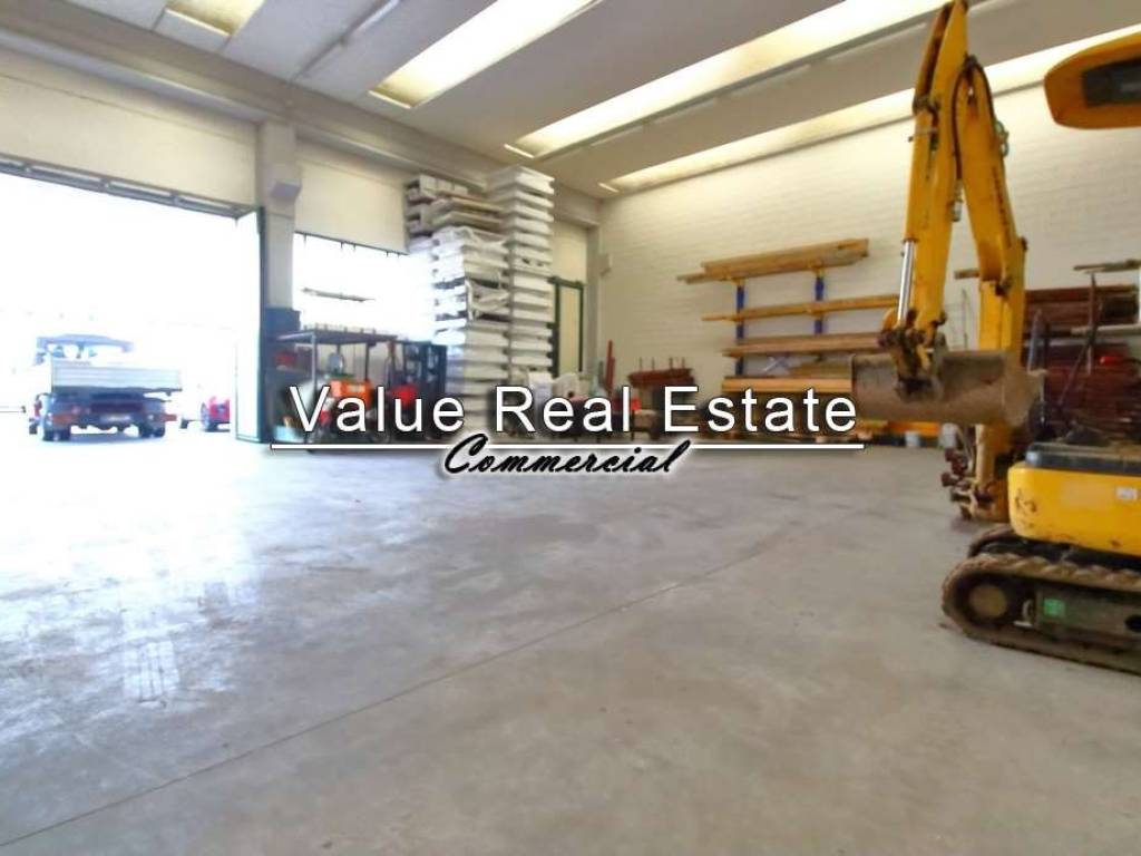 locale commerciale in vendita a Gemonio