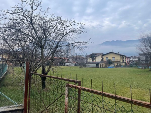 terreno edificabile in vendita a Gemonio