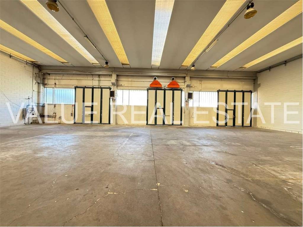 capannone in vendita a Gemonio