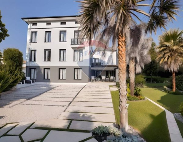 casa indipendente in vendita a Gemonio