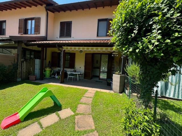 casa indipendente in vendita a Gemonio