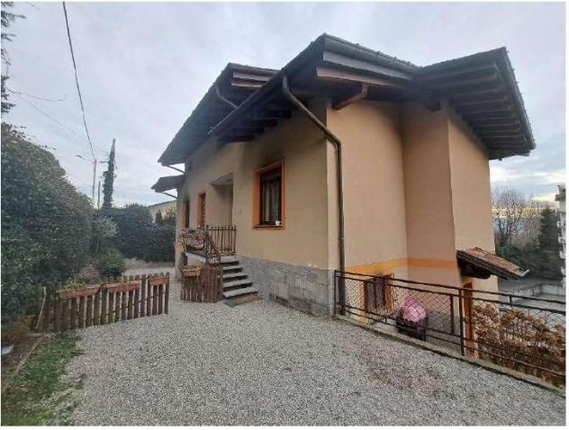 casa indipendente in vendita a Gemonio