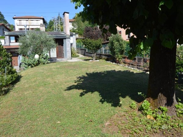 casa indipendente in vendita a Gemonio