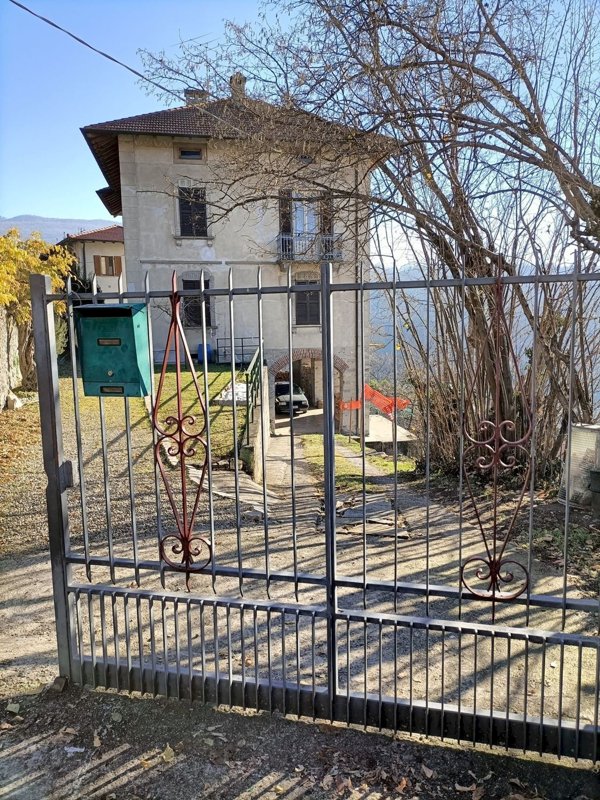 casa indipendente in vendita a Gemonio