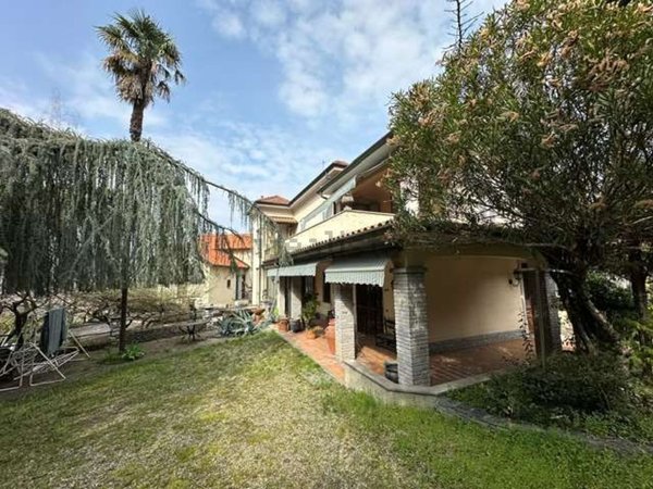 casa indipendente in vendita a Gemonio