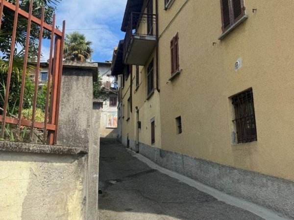 casa indipendente in vendita a Gemonio