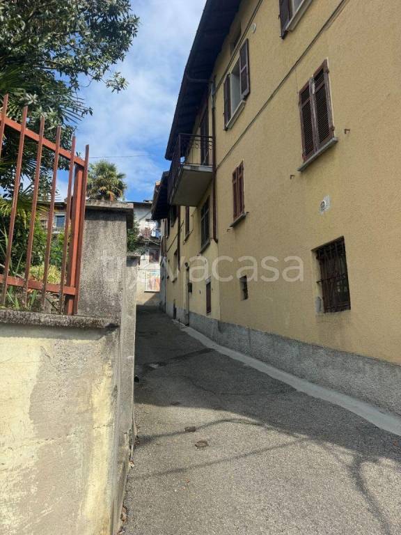 casa indipendente in vendita a Gemonio