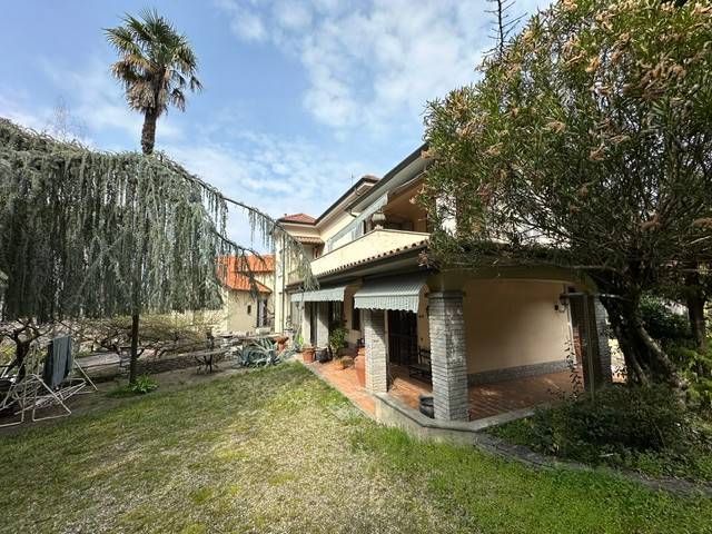 casa indipendente in vendita a Gemonio