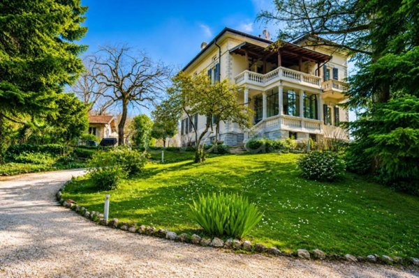 casa indipendente in vendita a Gemonio