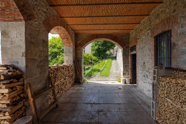 casa indipendente in vendita a Gemonio