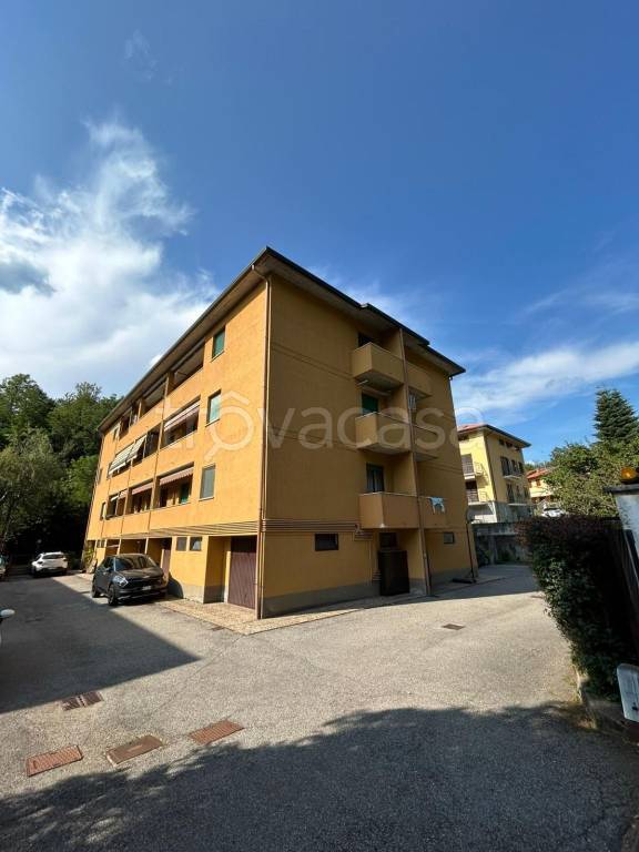 appartamento in vendita a Gemonio