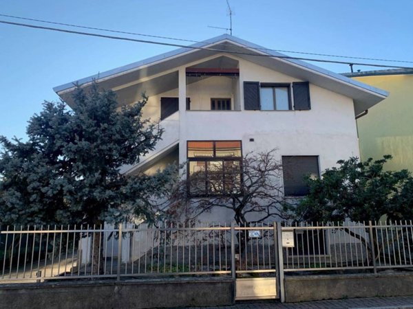 casa indipendente in vendita a Gerenzano