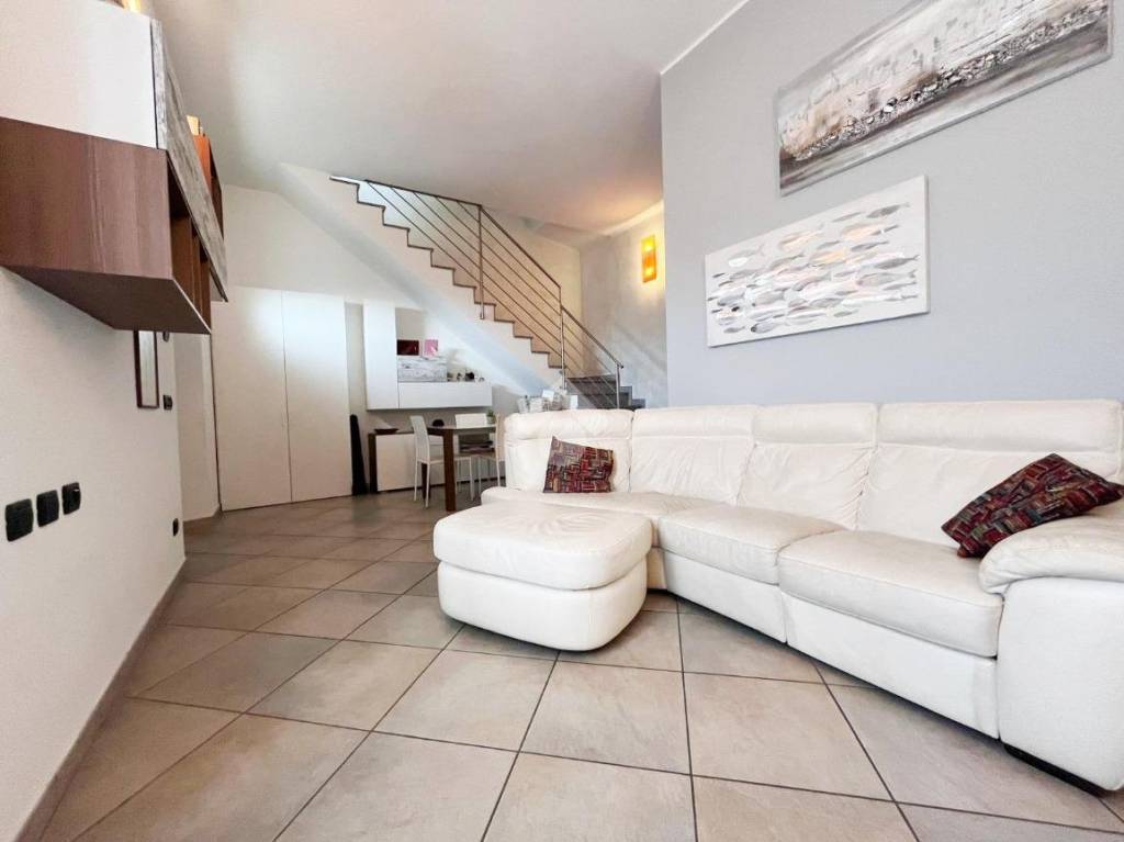 casa indipendente in vendita a Gerenzano