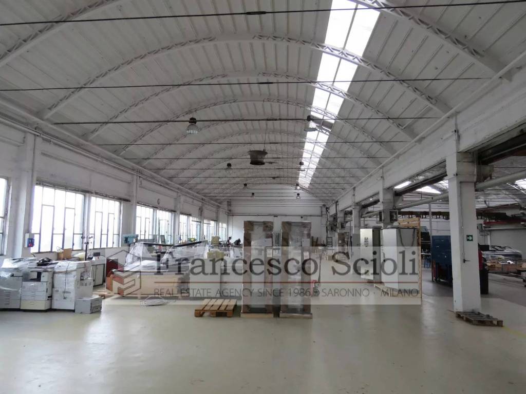locale commerciale in vendita a Gerenzano