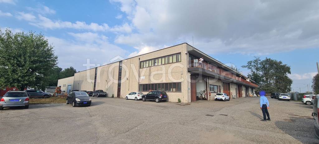 locale commerciale in vendita a Gerenzano