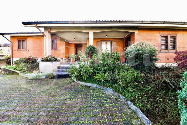 casa indipendente in vendita a Gerenzano