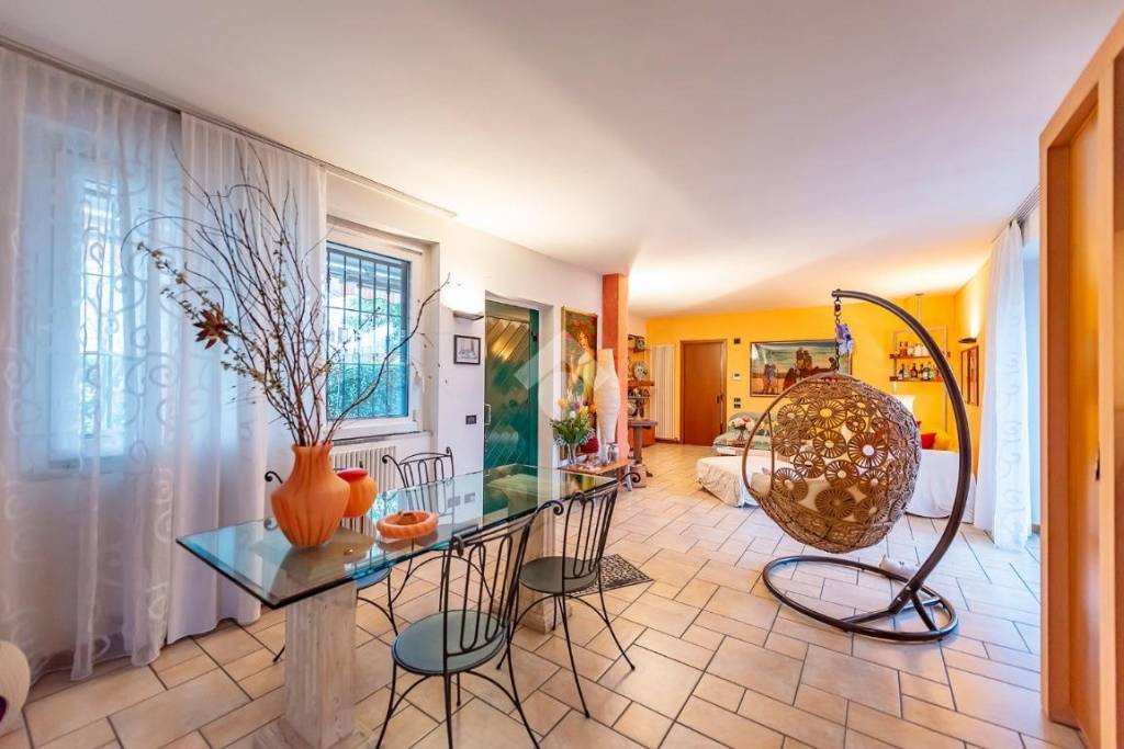 casa indipendente in vendita a Gerenzano
