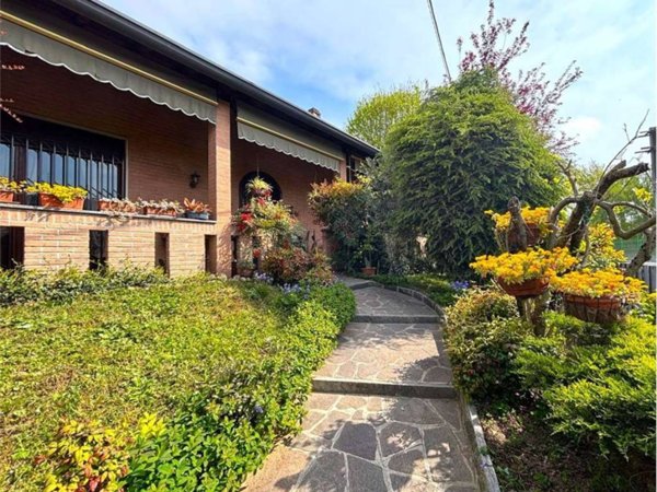 casa indipendente in vendita a Gerenzano