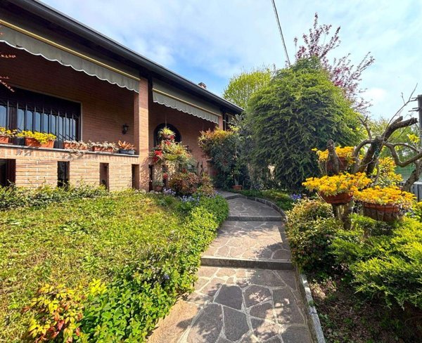 casa indipendente in vendita a Gerenzano