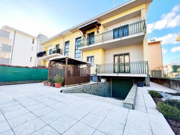 casa indipendente in vendita a Gerenzano