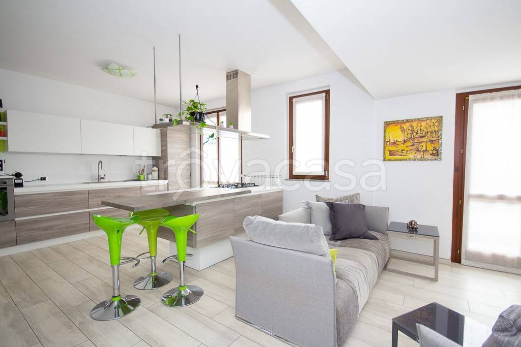 casa indipendente in vendita a Gerenzano