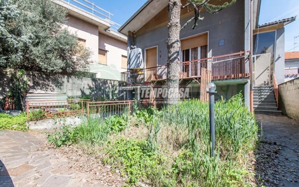 casa indipendente in vendita a Gerenzano