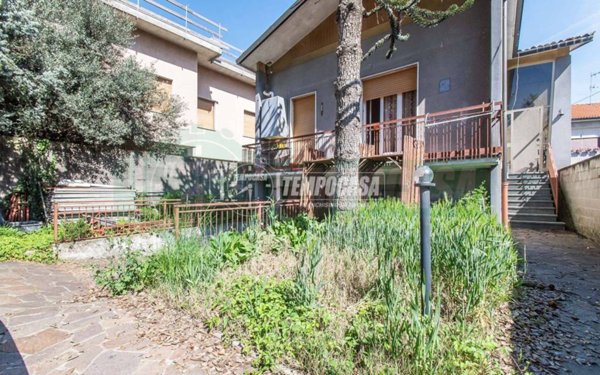 casa indipendente in vendita a Gerenzano