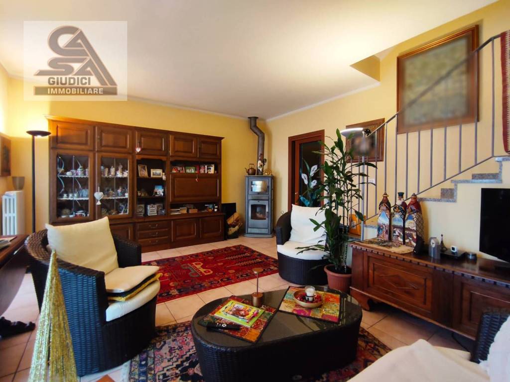 casa indipendente in vendita a Gerenzano