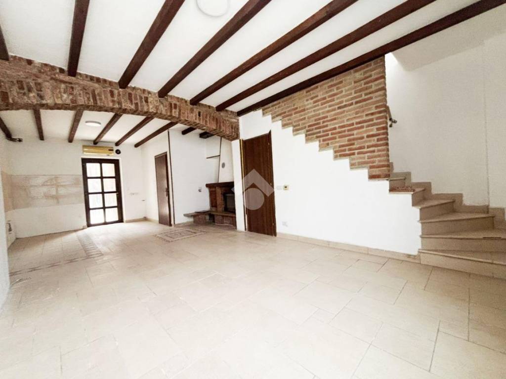 casa indipendente in vendita a Gerenzano
