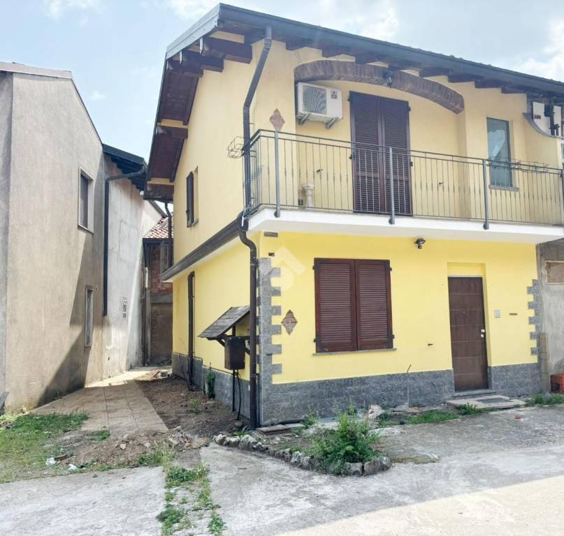 casa indipendente in vendita a Gerenzano