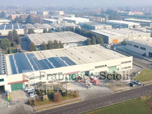locale commerciale in vendita a Gerenzano