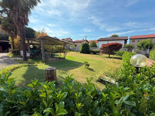 casa indipendente in vendita a Gerenzano