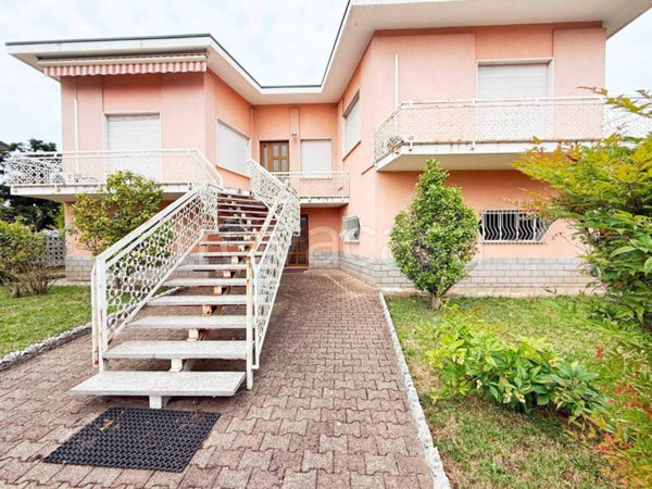 casa indipendente in vendita a Gerenzano