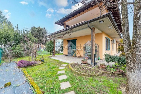 casa indipendente in vendita a Gerenzano