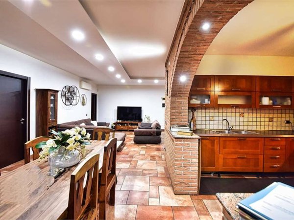 casa indipendente in vendita a Gerenzano