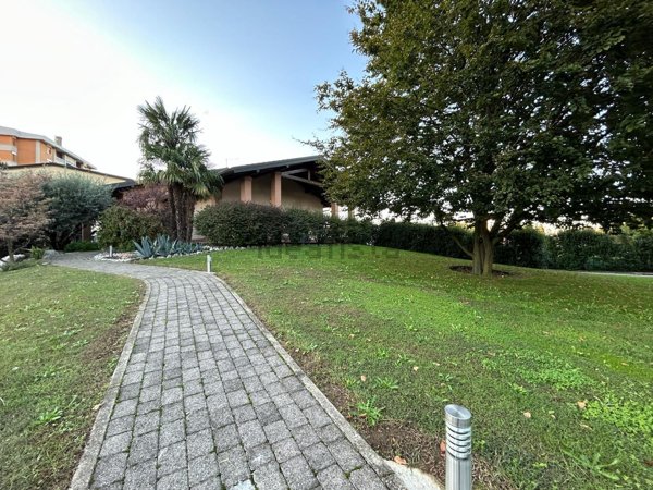 casa indipendente in vendita a Gerenzano