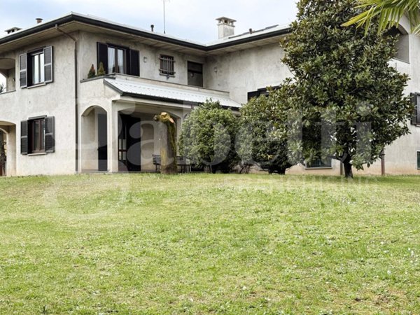casa indipendente in vendita a Gerenzano