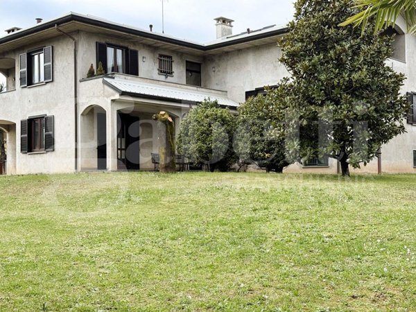 casa indipendente in vendita a Gerenzano