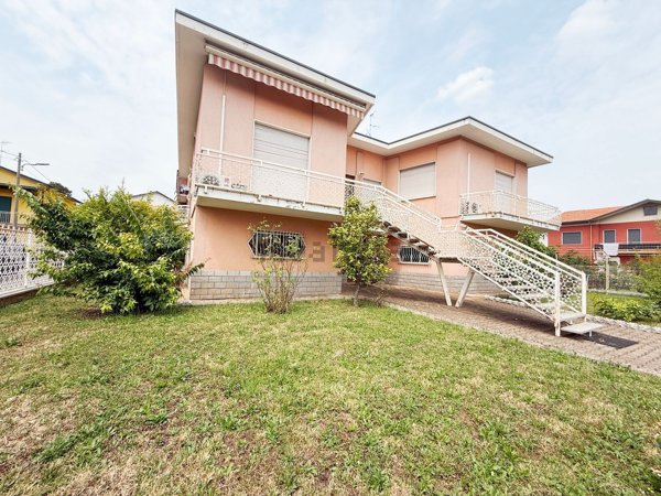 casa indipendente in vendita a Gerenzano