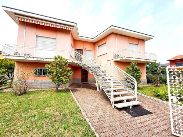 casa indipendente in vendita a Gerenzano