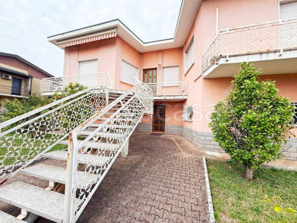 casa indipendente in vendita a Gerenzano